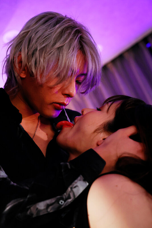 deep dive 南條彩 濃厚なキスシーン
