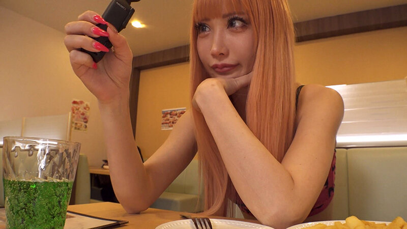 AIKA 逆ナン連れ込み 働く男SPECIAL 収録機材を手にするシーン