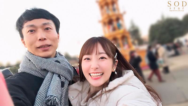 おちんちん大好きなチジョいひかりちゃんが街中どこでも咥えてしゃぶってくれる！超絶倫男くんと青空チンしゃぶデート！ サンプル画像2