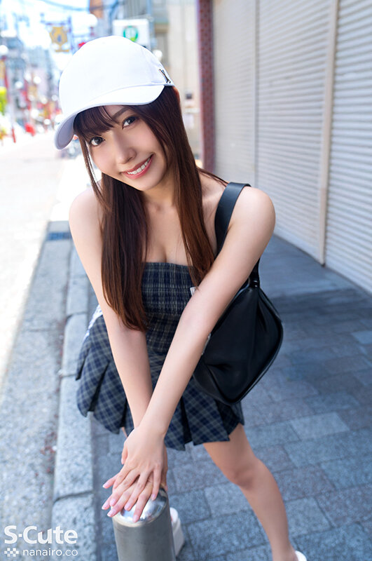 逢沢みゆ 街着デートシーン