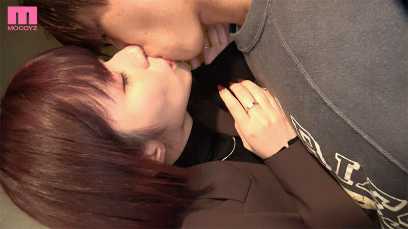 石原希望 私服姿でのキスシーン