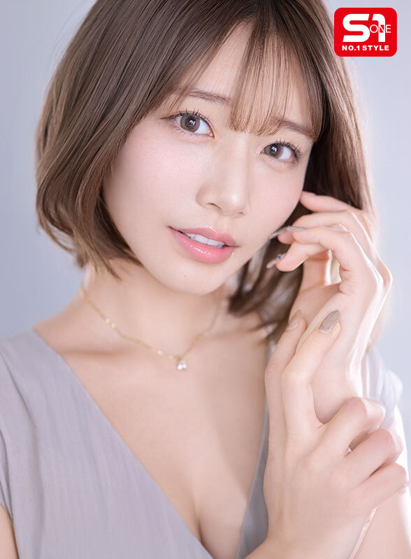 河北彩花 上半身ポートレート
