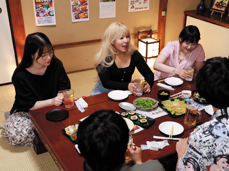 丸最レア 合コンの会食シーン
