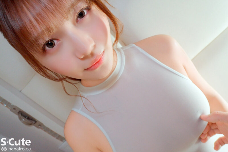 凰華りん 白いシースルーレオタード姿のカット