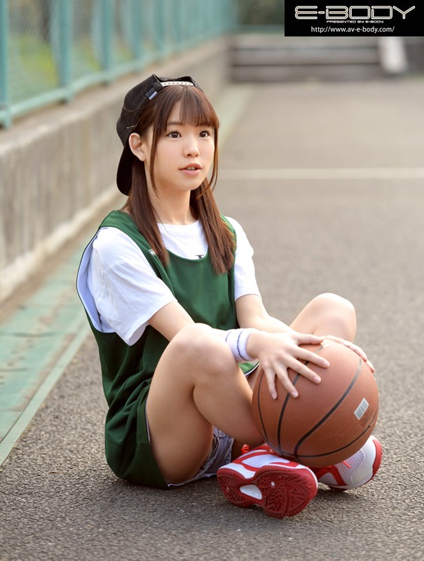 双葉良香 現役女子大生バスケ選手のAVデビュー作 サンプル画像2