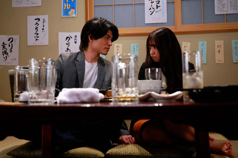 二葉エマ主演「ダブルブッキング」居酒屋での会話シーン