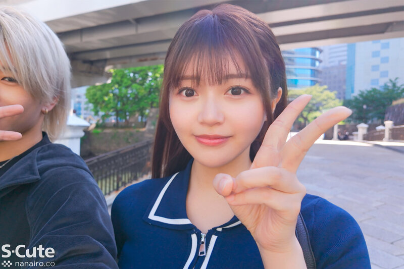 凰華りん 屋外での自撮り風カット